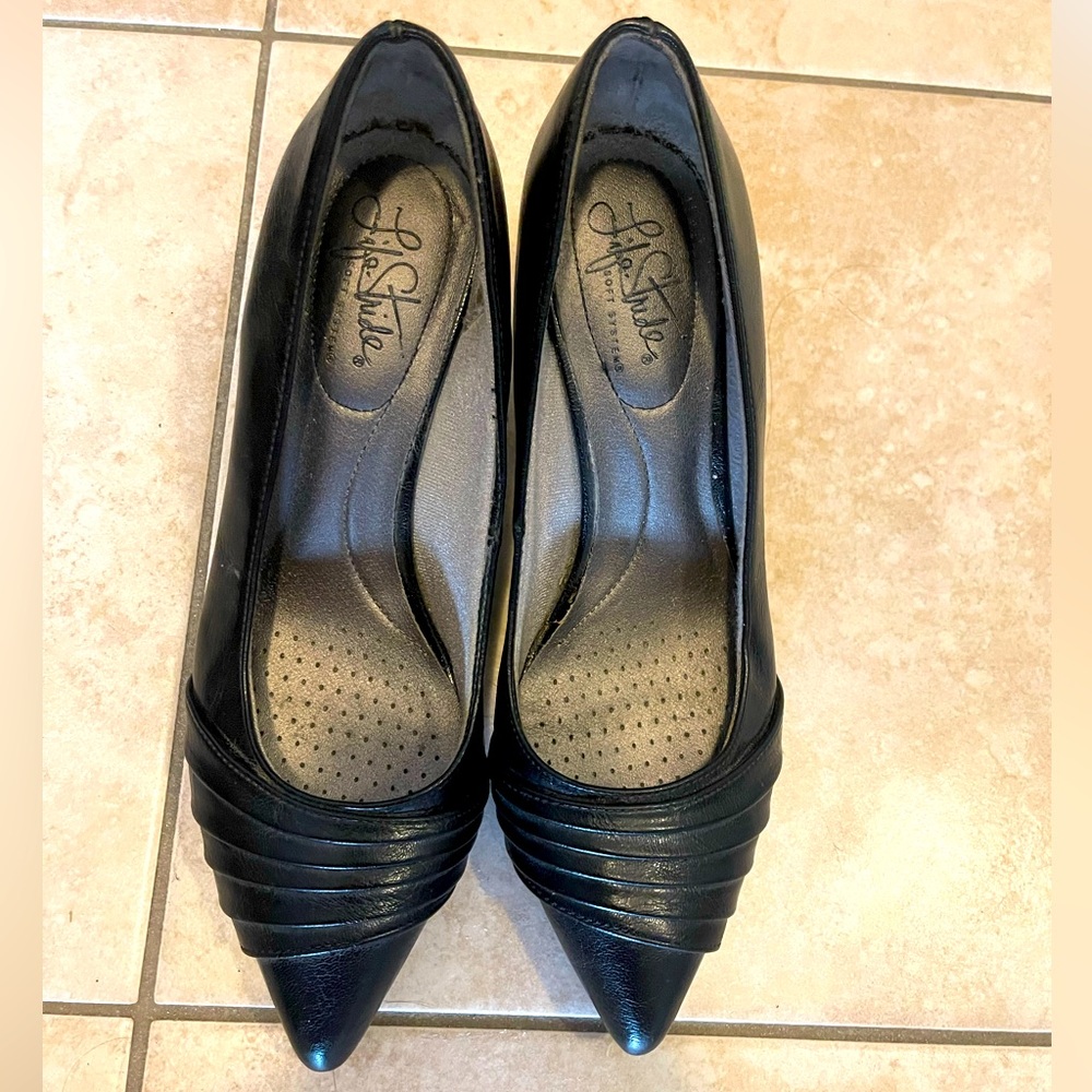 Lifestride leather heels pumps size 8.5
